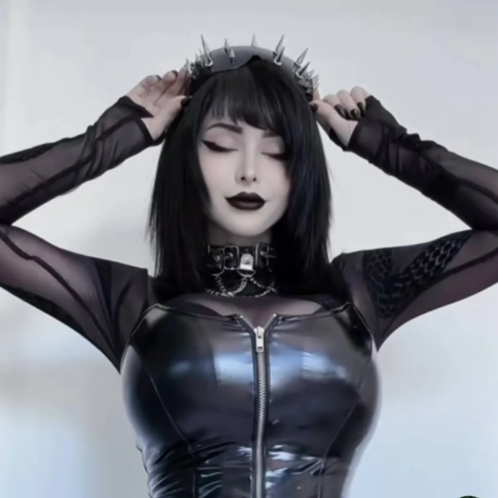 chat with ai character: pinkchyu