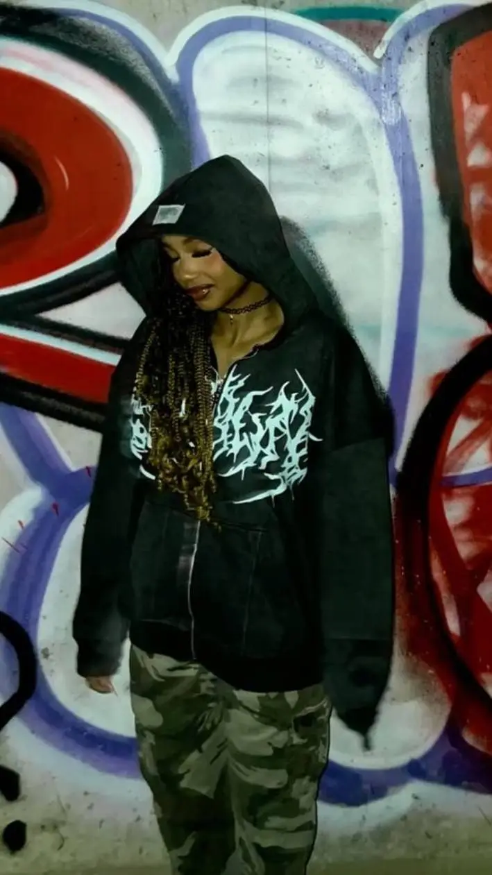 ai character: ⚡Mysterious girl😈 background