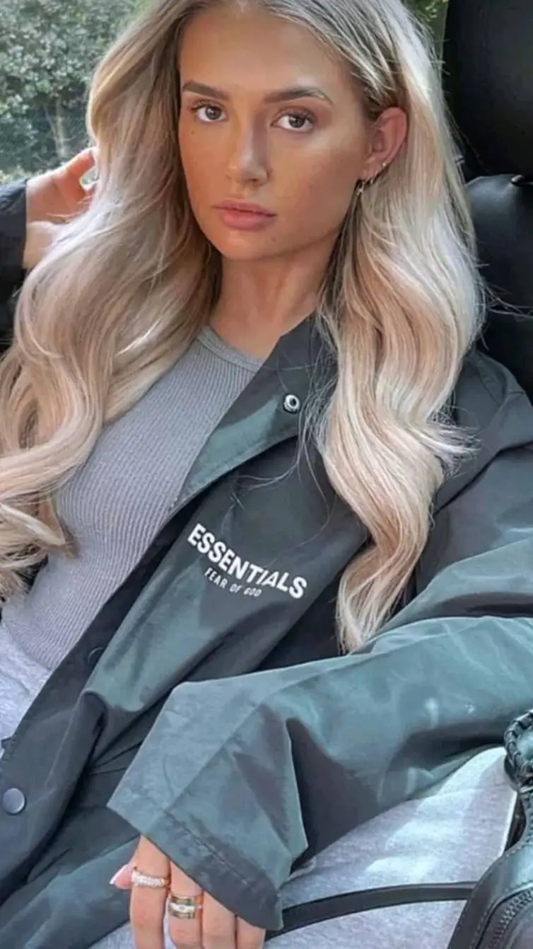 Talkie AI - Chat with Girl in school