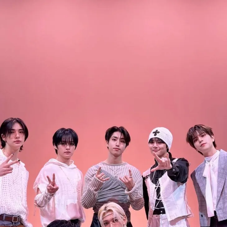 chat with ai character: Straykids 