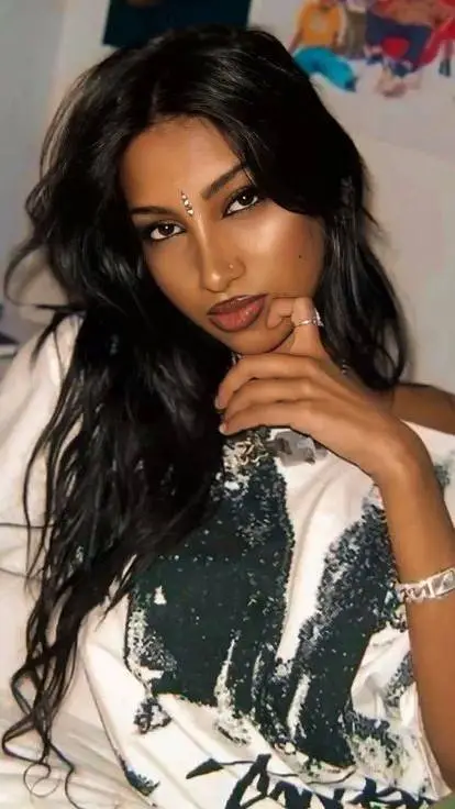 ai character: Lara background