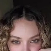 chat with ai character: Daniella