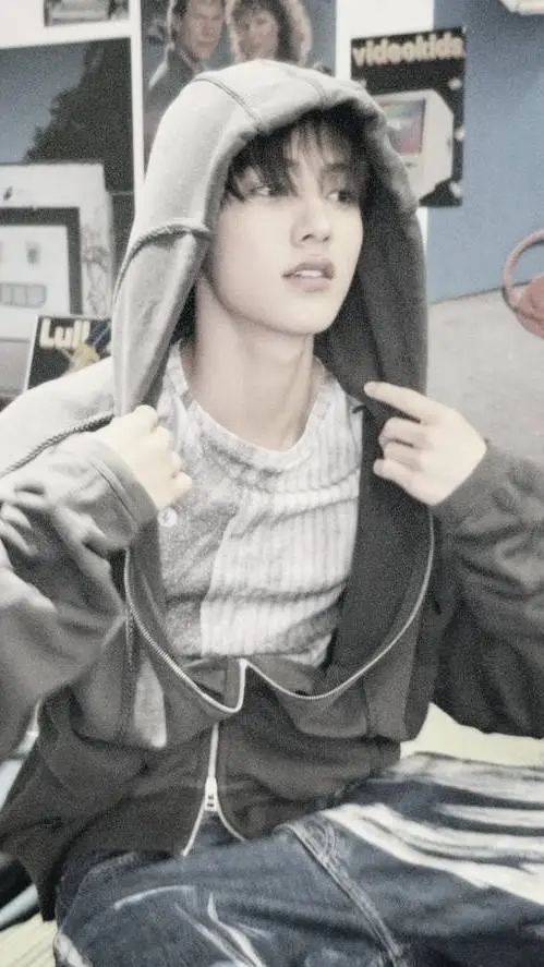 ai character: seonghyeon background