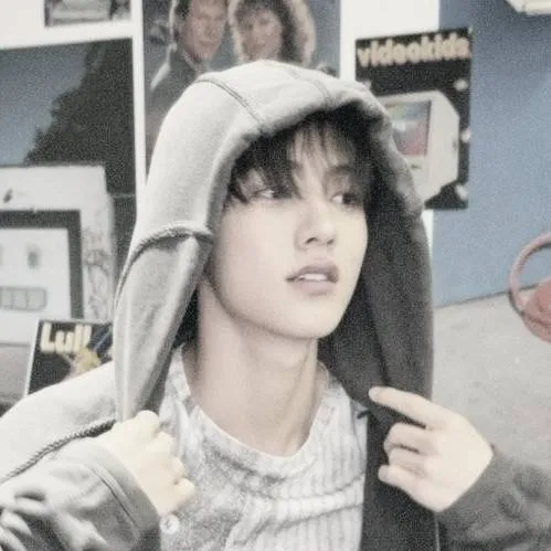 chat with ai character: seonghyeon