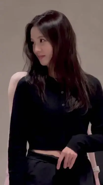 ai character: Kim Jisoo background