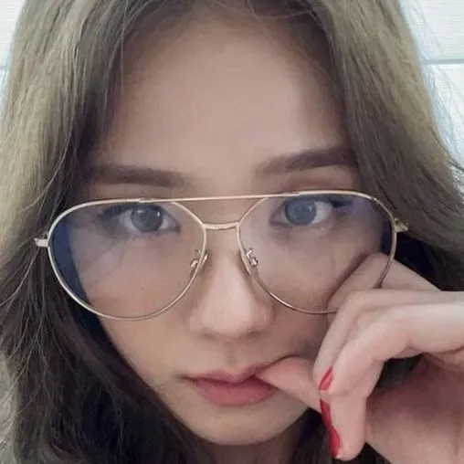 chat with ai character: Jisoo
