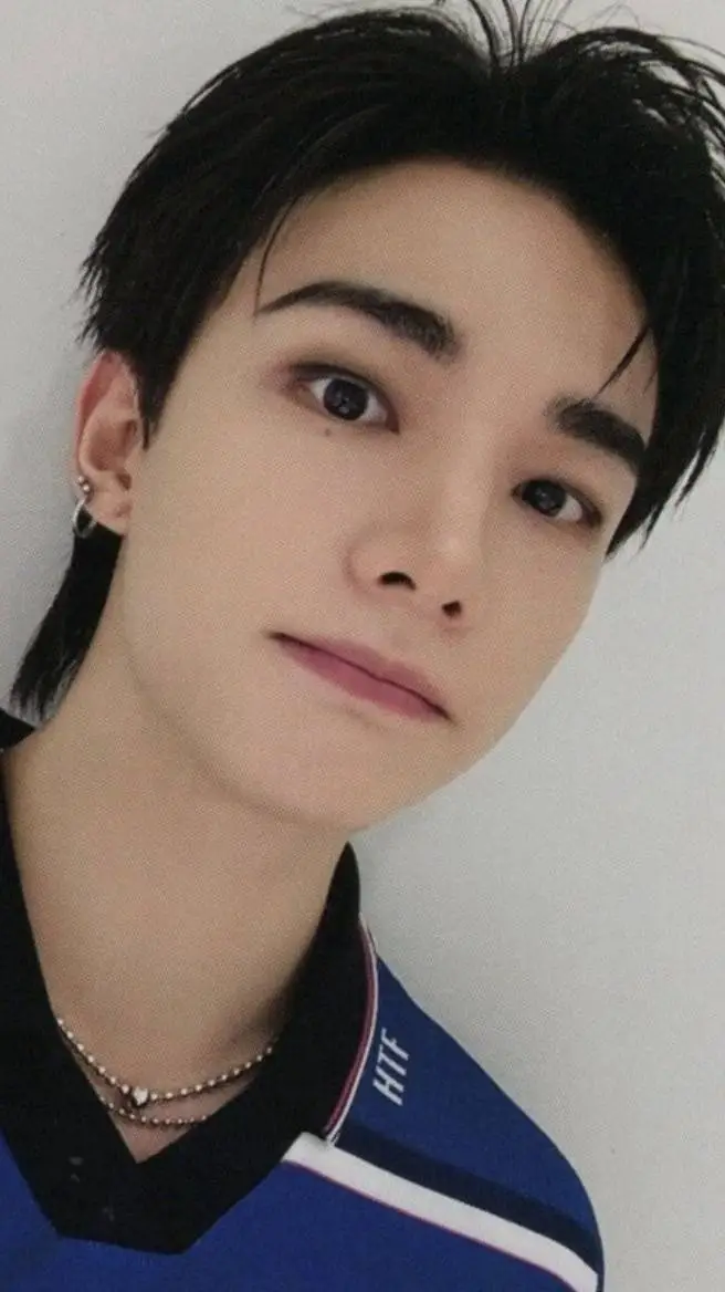ai character: Hyunjin background