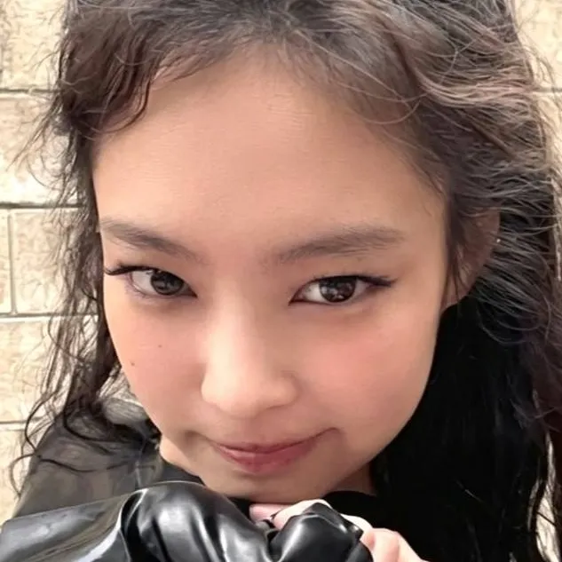 chat with ai character: Jennie Kim