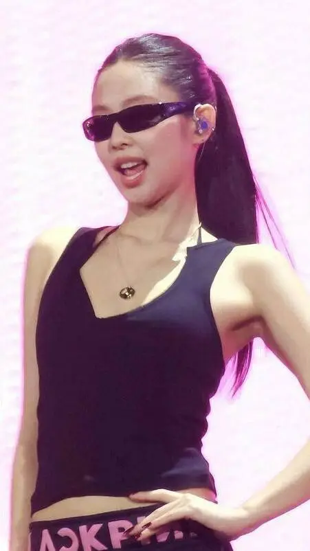 ai character: Jennie Ruby  background