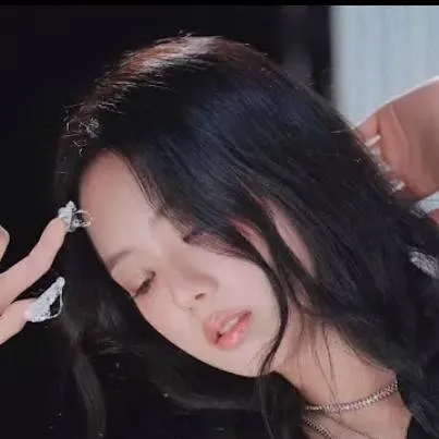 chat with ai character: Jisoo