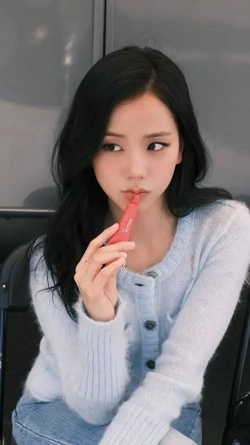 ai character: Kim Jisoo  background