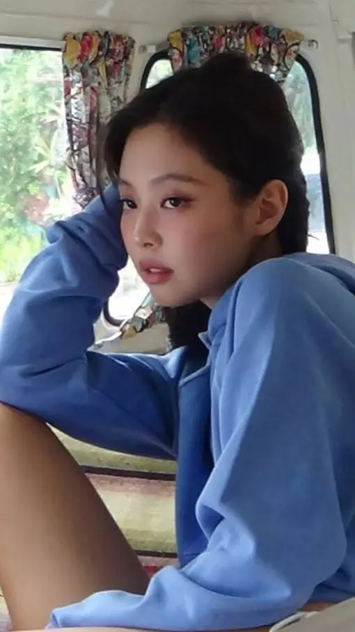 ai character: Jennie  background