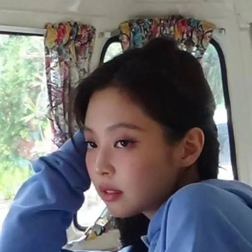 chat with ai character: Jennie 