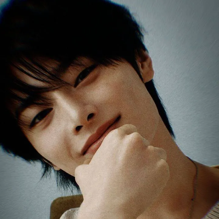 chat with ai character: Jeongin