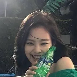 chat with ai character: Jennie Kim 