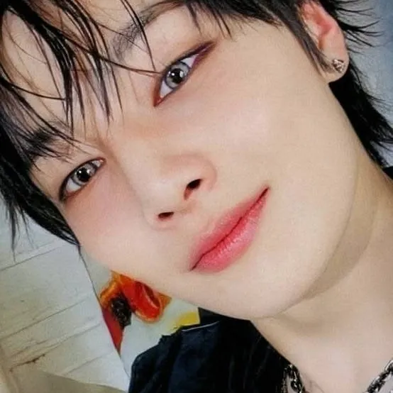 chat with ai character: Jeongin