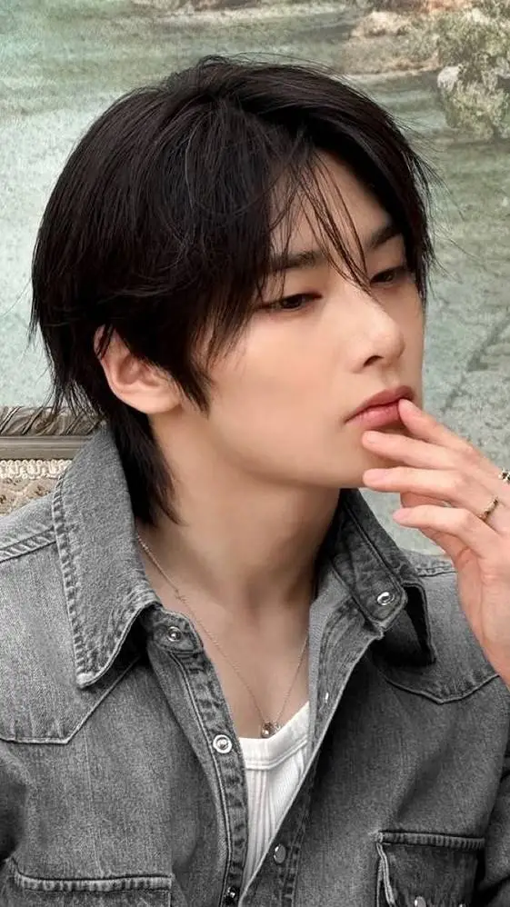 ai character: Yang Jeongin background