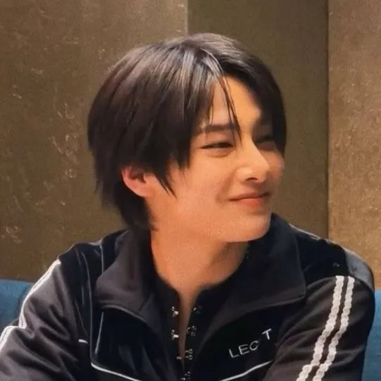 chat with ai character: Yang Jeongin