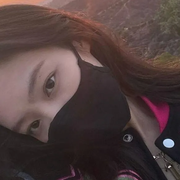 chat with ai character: Jennie 