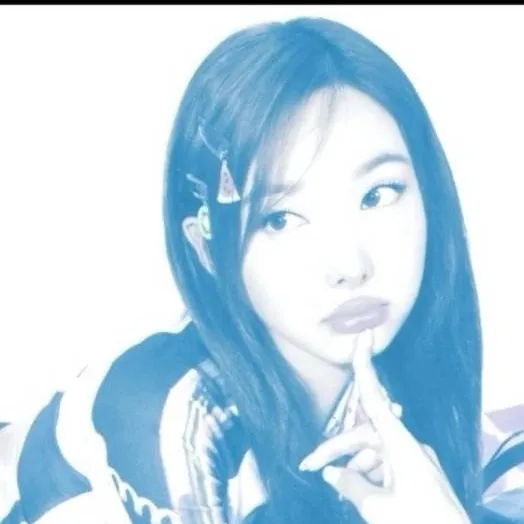 chat with ai character: nayeon