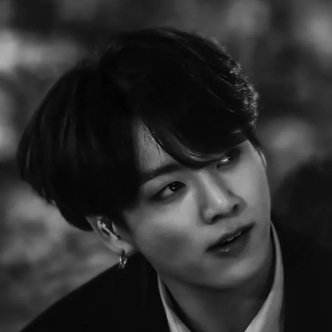 chat with ai character: Jeon Jungkook 