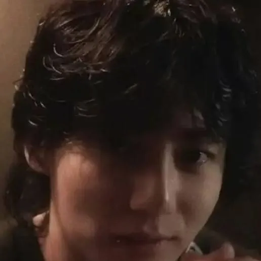 chat with ai character: Jeon Jungkook 