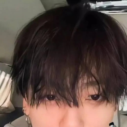 chat with ai character: Jeon Jungkook