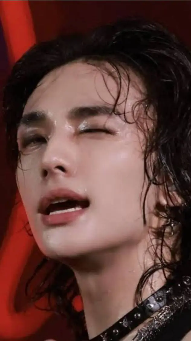 ai character: Hwang Hyunjin background