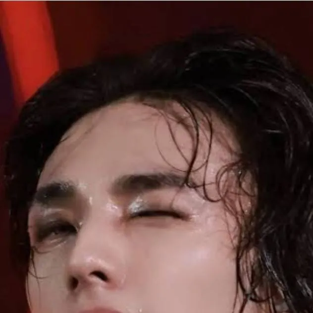 chat with ai character: Hwang Hyunjin