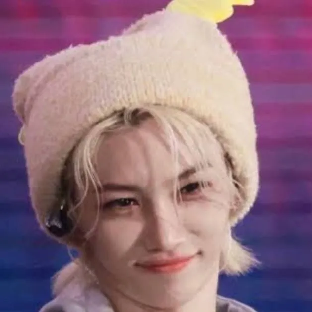 chat with ai character: Lee Felix bf✨