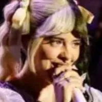 chat with ai character: Melanie Martinez 🩷