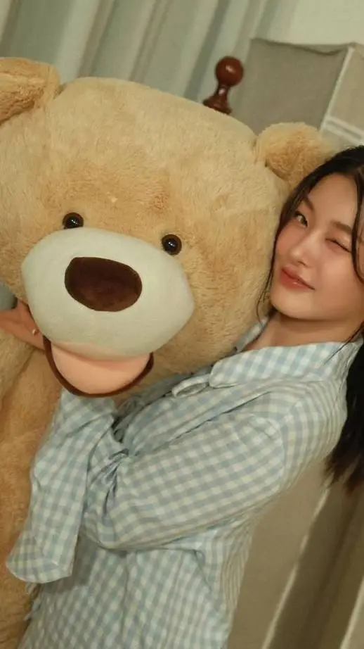 ai character: KATSEYE ◡̈ background