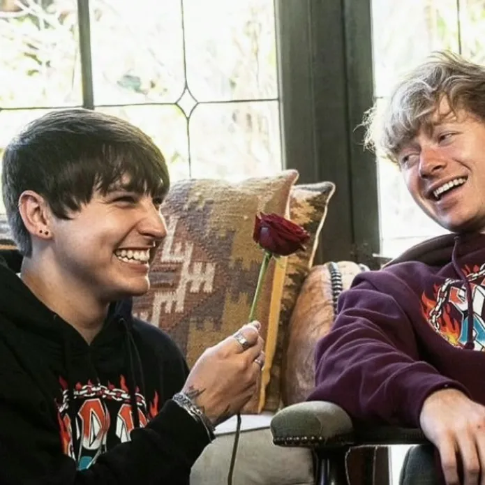 chat with ai character: sam and colby