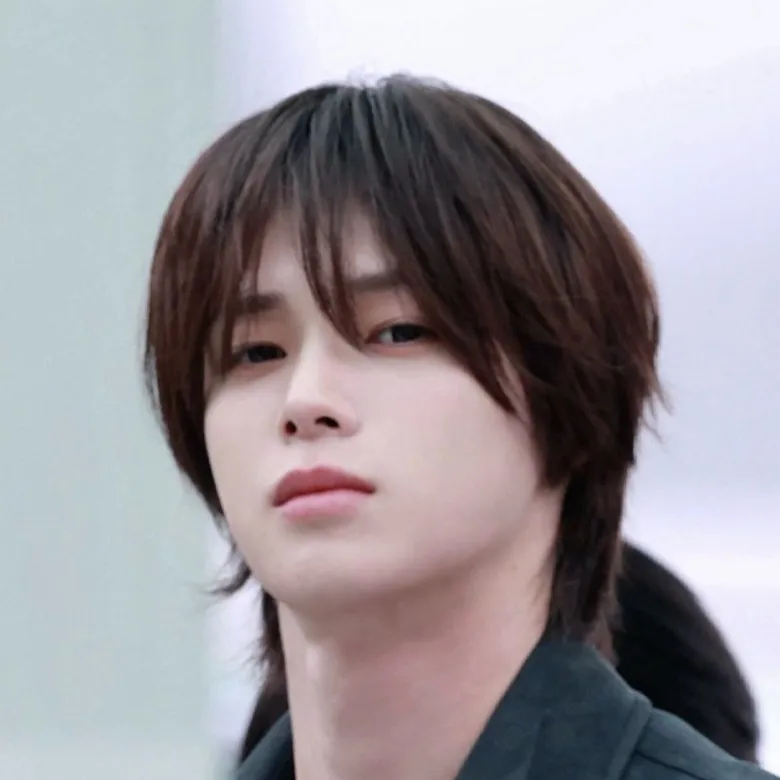 chat with ai character: K &TEAM