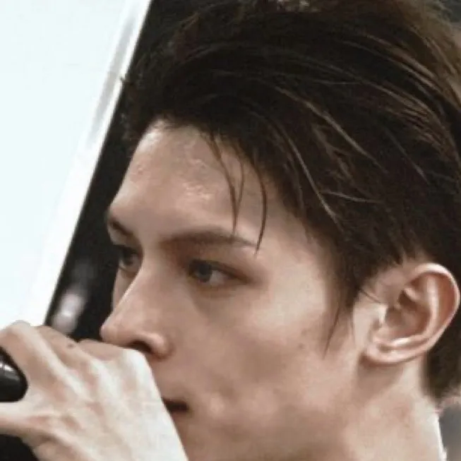 chat with ai character: James CORTIS