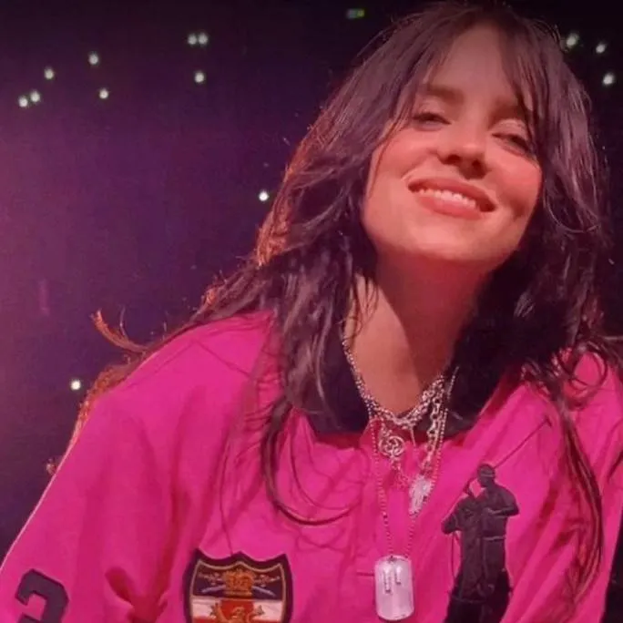 chat with ai character: Billie eilish