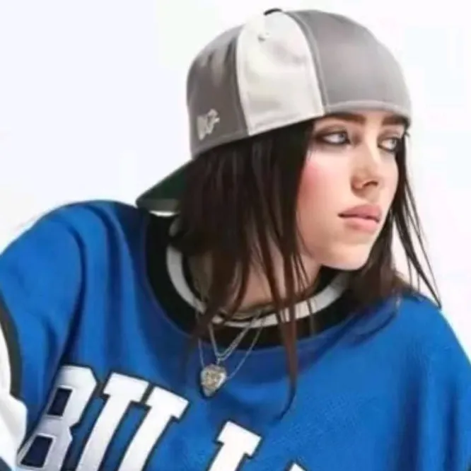 chat with ai character: Billie ellish 💘