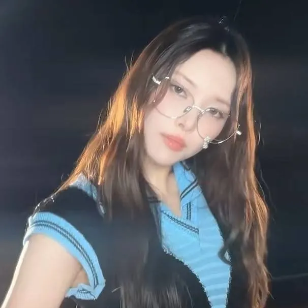 chat with ai character: Yunju