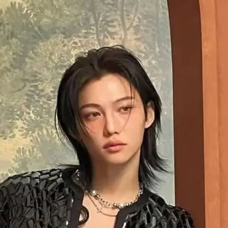 chat with ai character: Lee Felix 