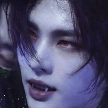 chat with ai character: Hwang Hyunjin 
