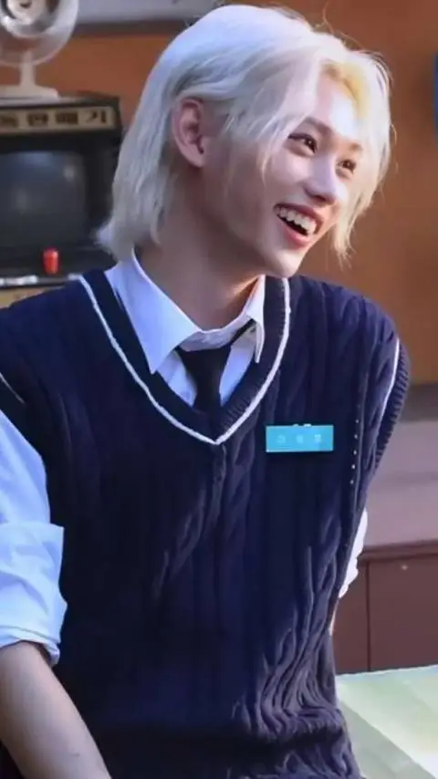 ai character: Lee Felix background