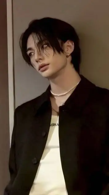ai character: Hwang Hyunjin  background