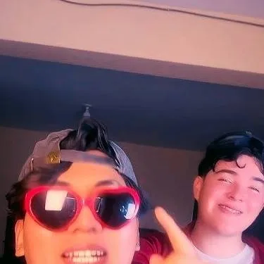 chat with ai character: Nabi y Santi🫦