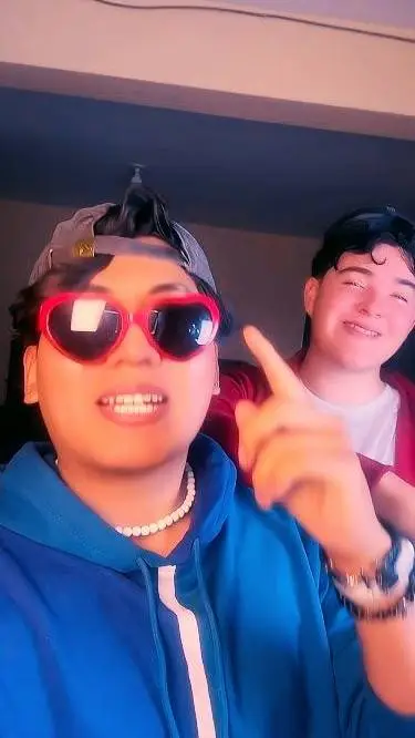 ai character: Nabi y Santi🫦 background