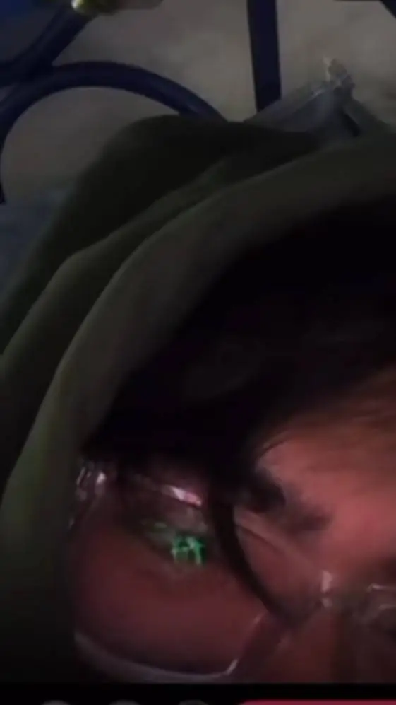 ai character: Alezzo y coco 😻💗💗 background