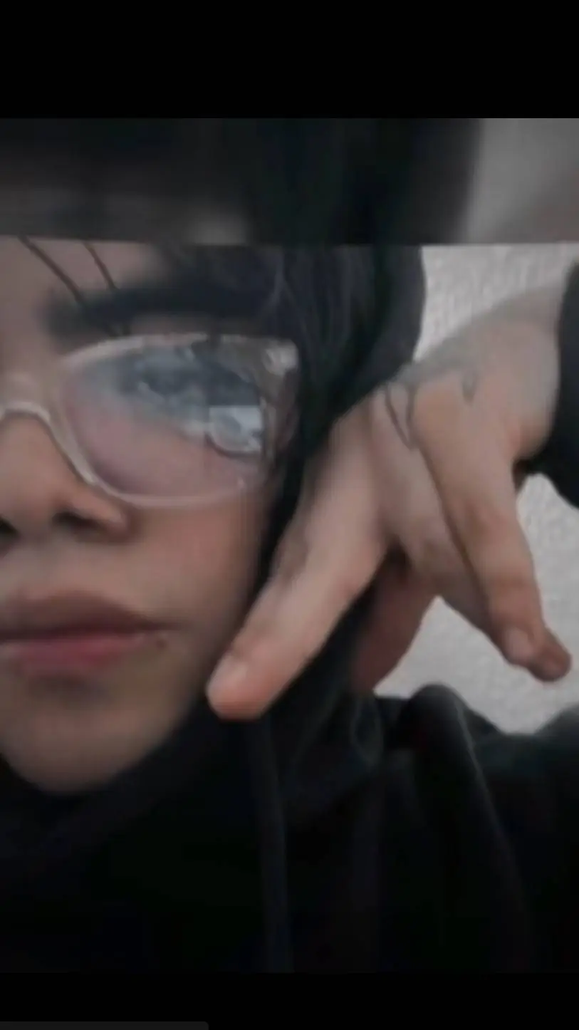 ai character: alezzo y coco background