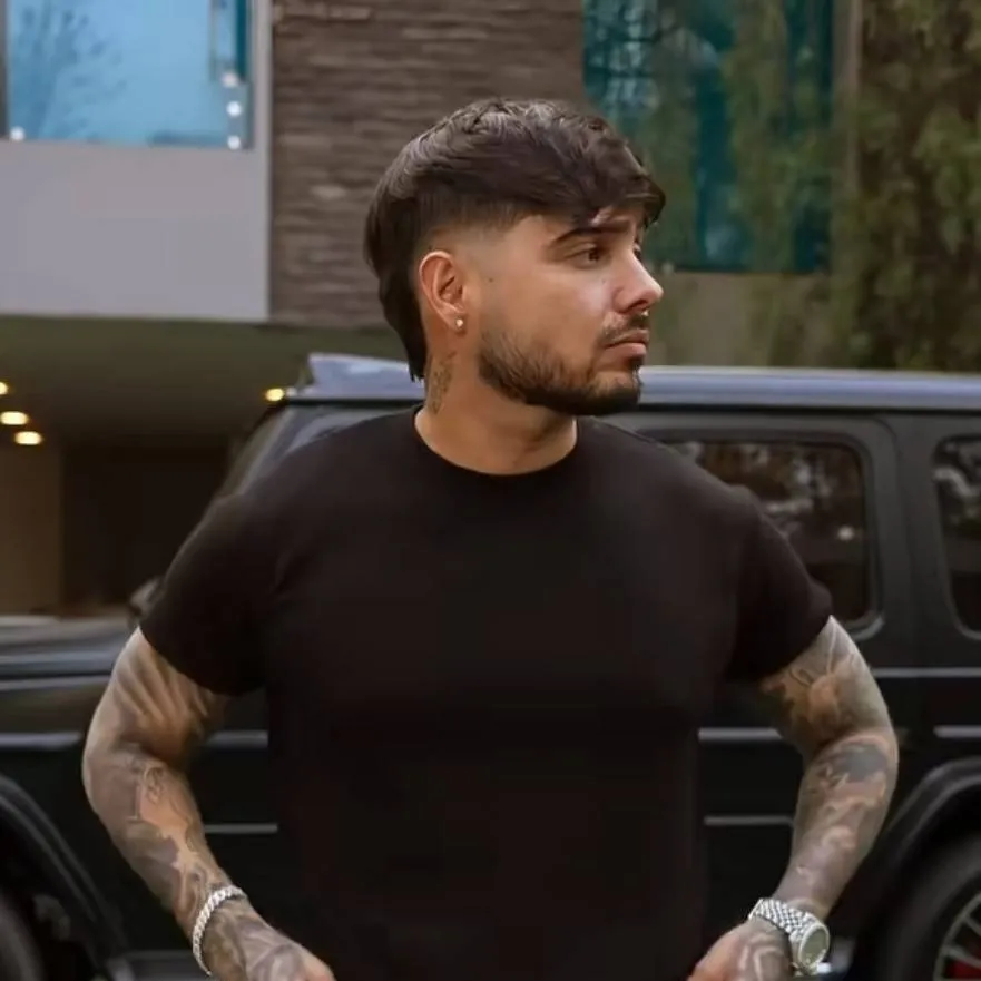 chat with ai character: yolo