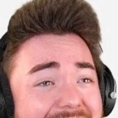 chat with ai character: Dakblade(YouTuber