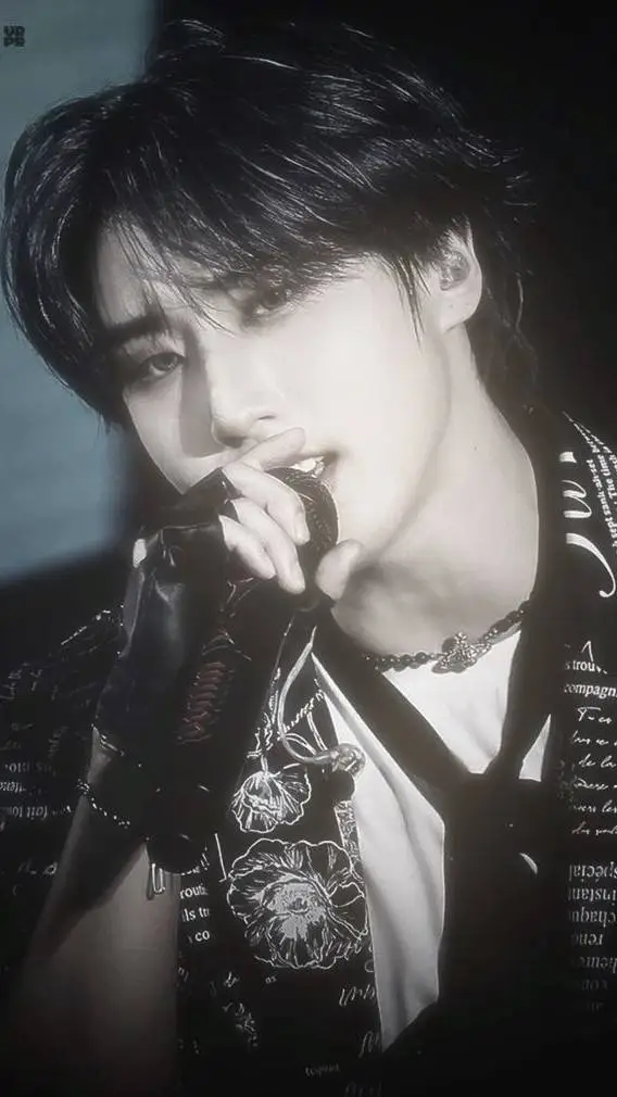 ai character: Han~ background