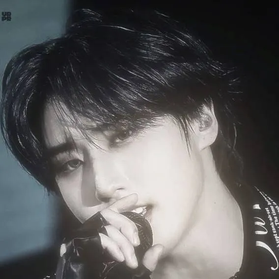 chat with ai character: Han~